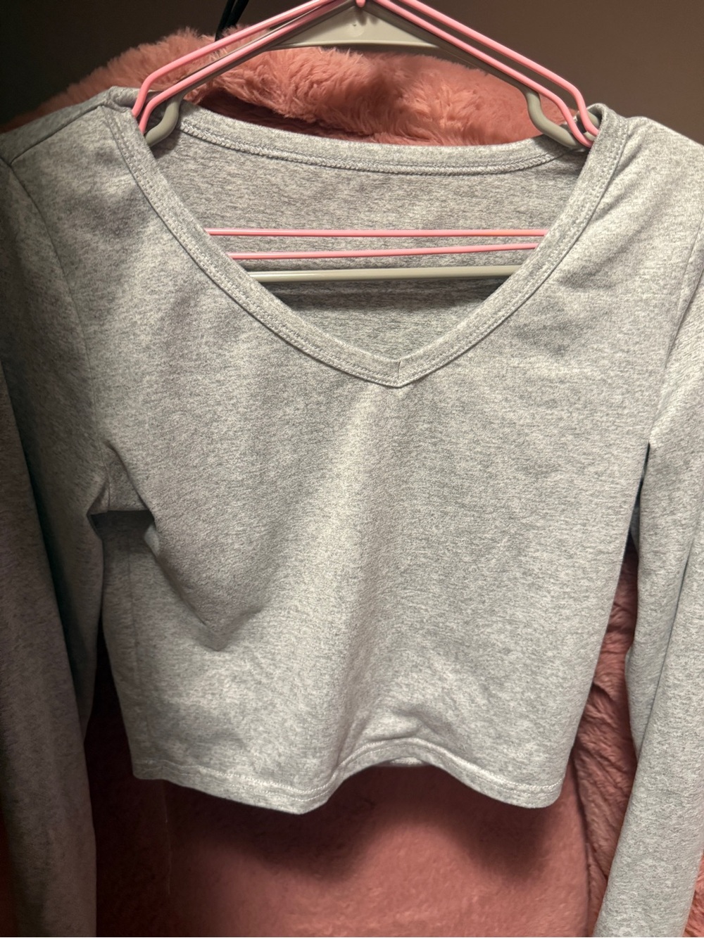 ROMWE Light Gray V-Neck Long Sleeve Crop Top